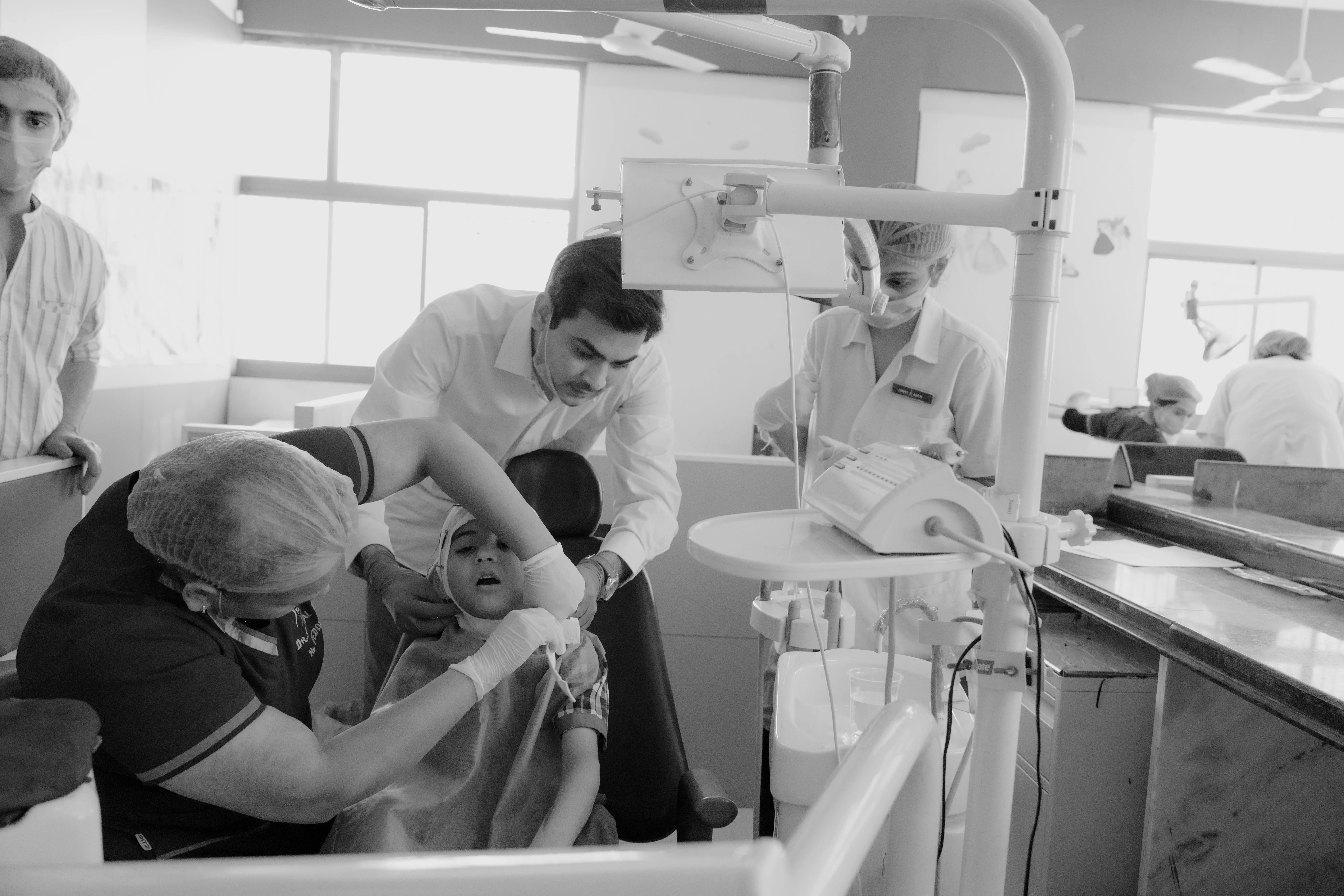 When the Dentist’s Chair Triggers the Brain: What EEG Reveals About Kids and Dental Anxiety